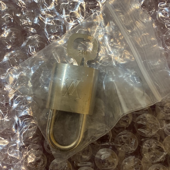 Louis Vuitton Authentic Lock & RARE Key Silver 311 - Picture 5 of 6